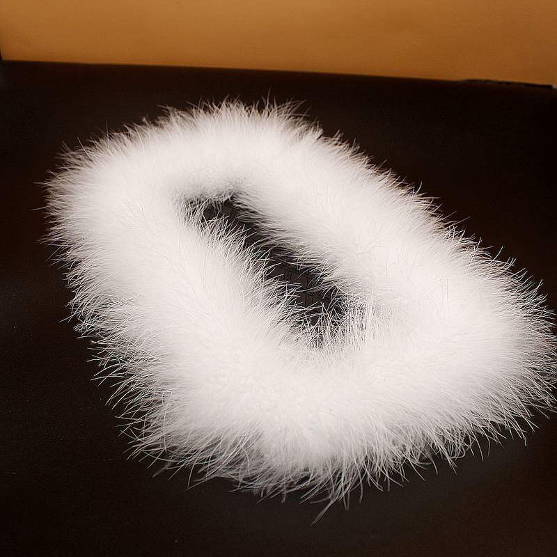 车用中控汽车羽毛防滑垫毛毛垫子香水装饰摆件创意车载摆台置物垫