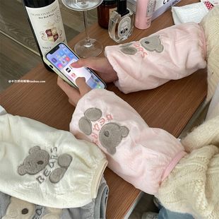 冬季可爱卡通毛绒袖套办公室羽绒服防脏护袖女款工作干活袖套长款