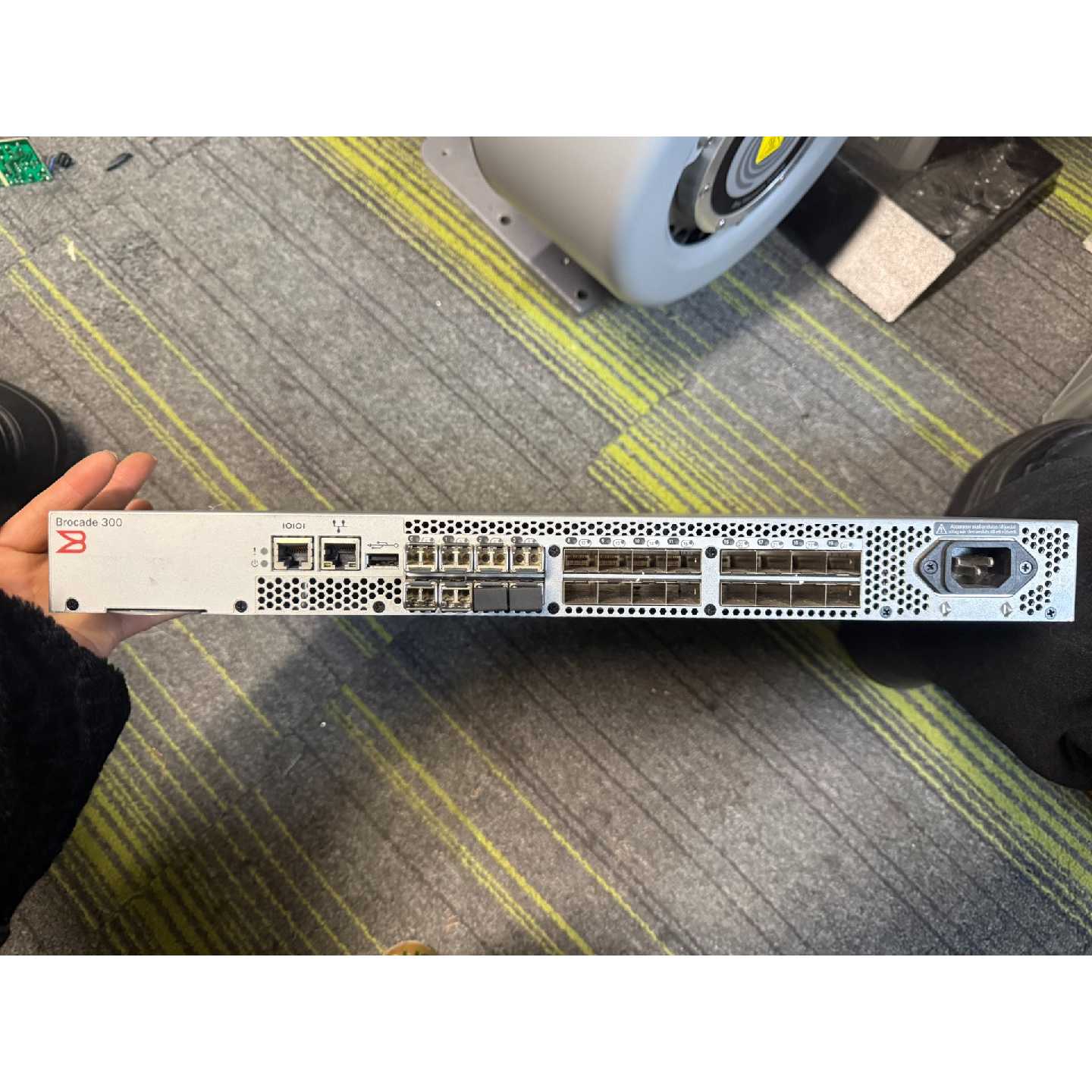 Brocade300光纤交换机带原装8G光模块功能正常