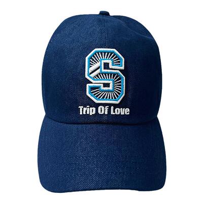 张帅原创设计2024春夏品牌标志挖洞绣花可调节牛仔蓝棒球帽