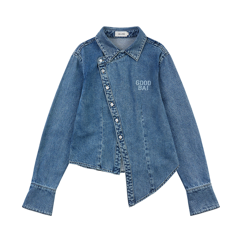 GOODBAI 粗体logo印花翻领斜襟不规则下摆收腰长袖牛仔衬衫