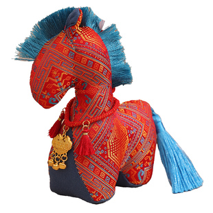 2026新款马年可爱国潮刺绣毛绒马公仔入户门把手挂件新年装饰布置