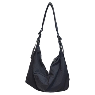 新款轻量户外旅行饺子包香港风百搭休闲防水尼龙布简约单肩斜挎包