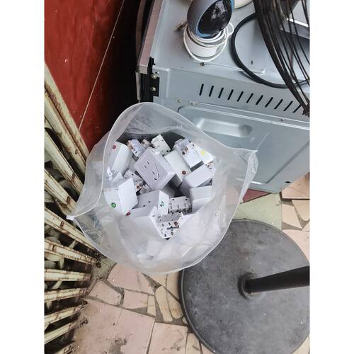 询价下单母线槽专用插座，220V-10A，插口齐全，功能正常，有点使