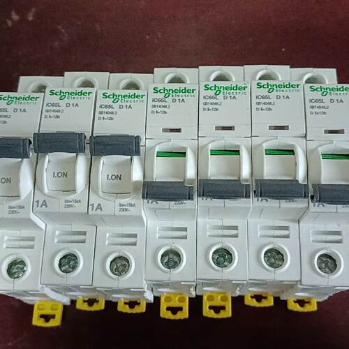 【议价】型断路器iC65L   D   1A.使用，库
