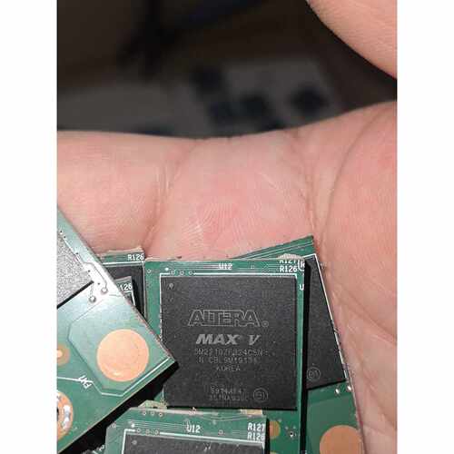 溢价-Altera 5M2210ZF324C5N，芯片