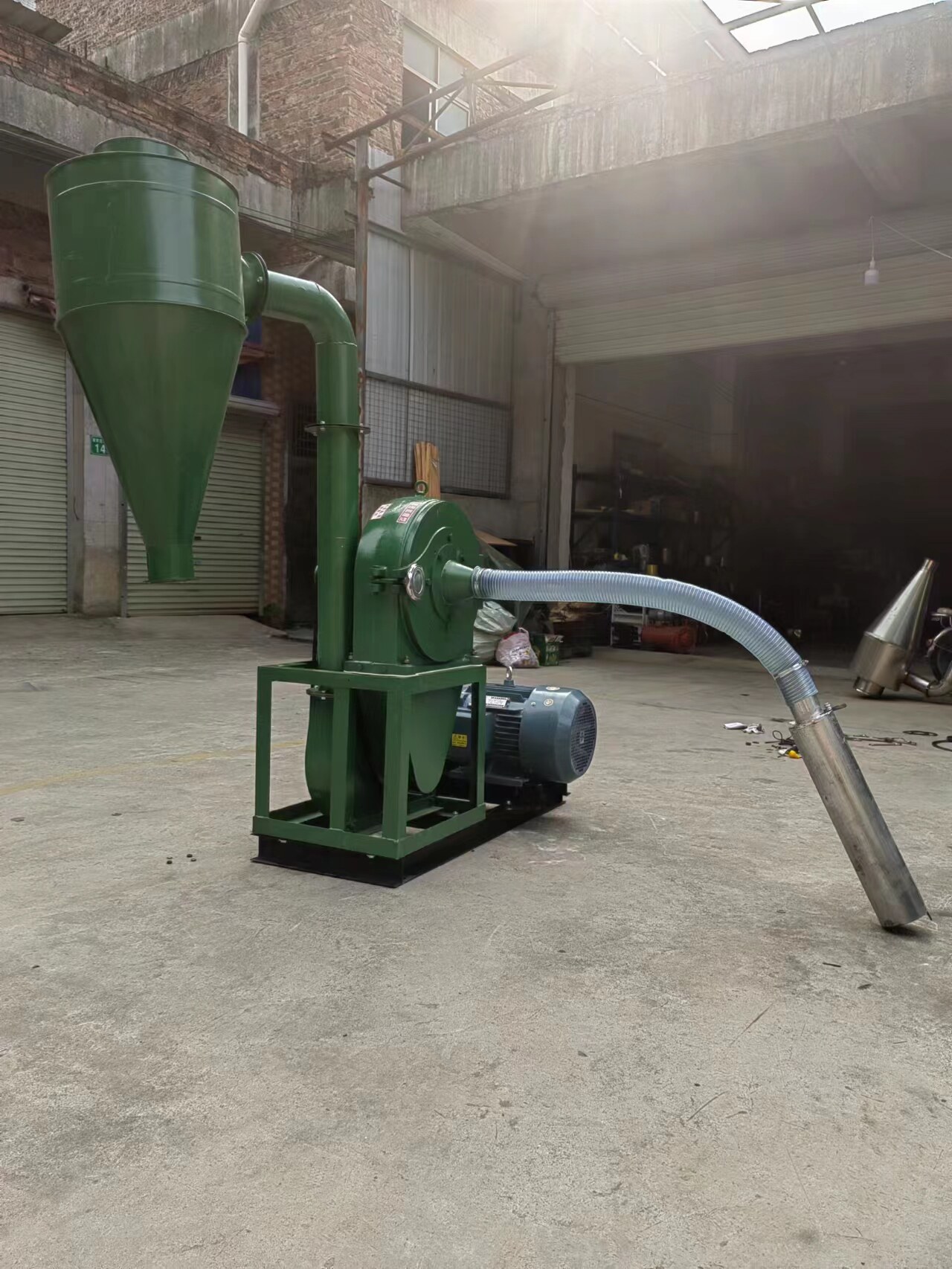 350型自吸式商用大型玉米养殖饲料粉碎五谷杂粮粉碎机大米磨面机