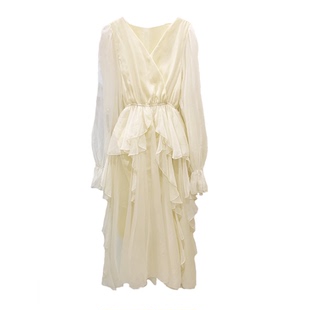 一罐杏仁桃2025年春夏新款奶白色初恋仙女裙温柔风v领显瘦连衣裙