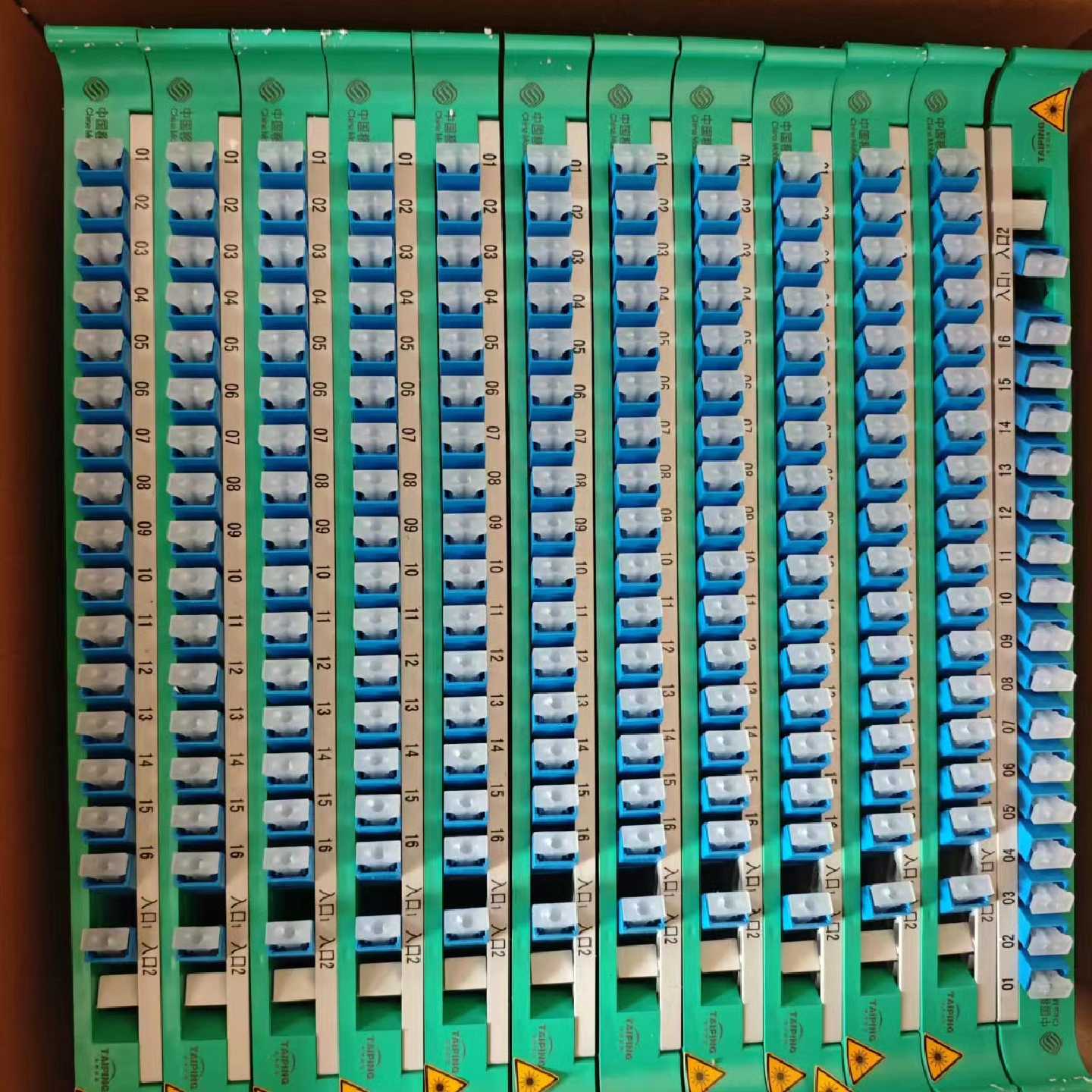 议价出江苏亨通PLC型光分路器，1分16托盘式，SC/UPC接口维修