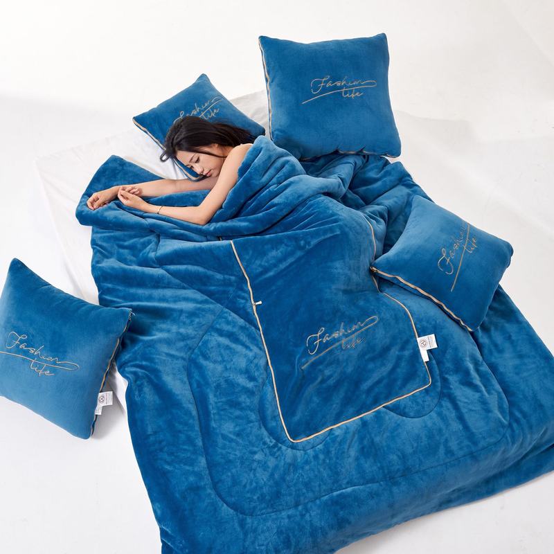 2024秋冬新款牛奶绒轻棉绗抱枕加大被奢刺绣靠垫踩+固定+缝加厚