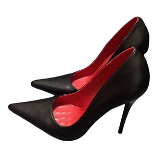 红底黑底高跟鞋女细跟秋冬2025新款绝美性感婚鞋黑色羊皮尖头单鞋