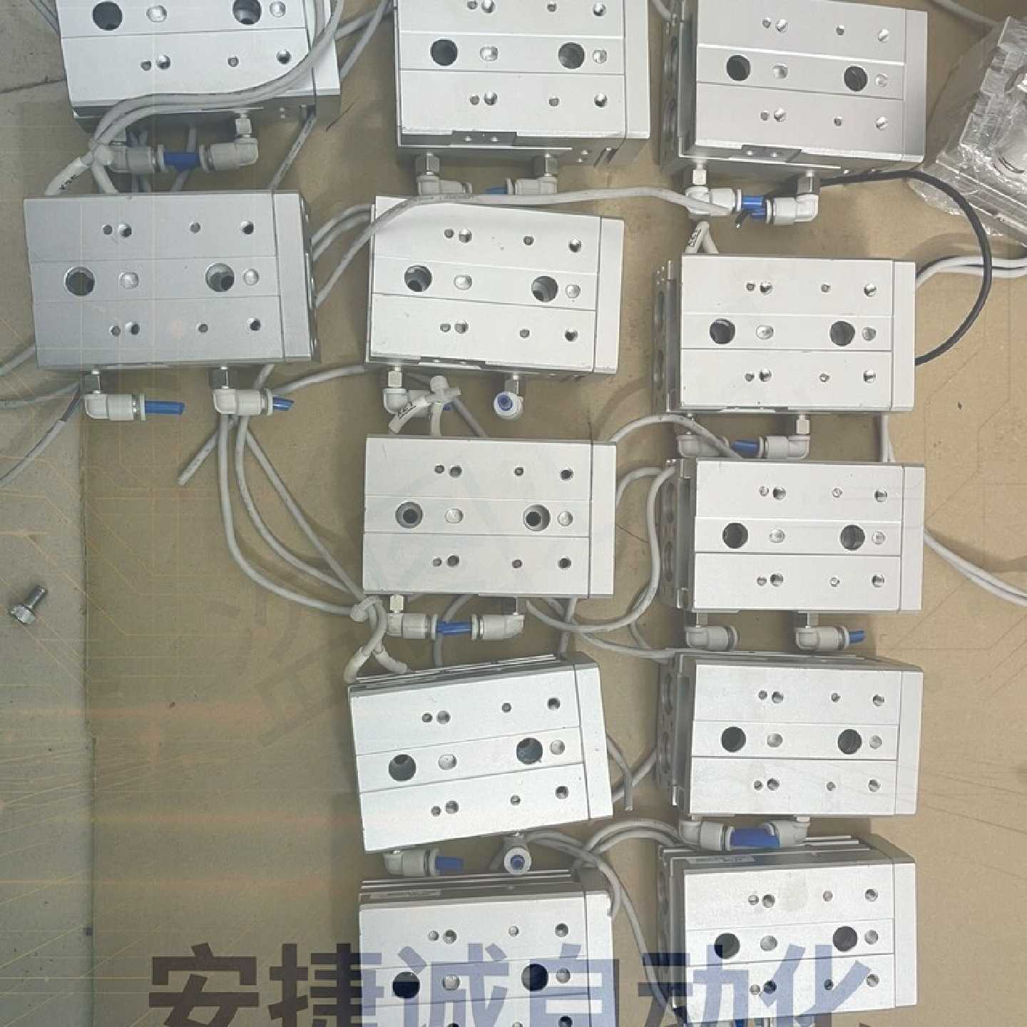 配件亚德客滑台气缸HLS12X20S  成色如图  设备议价图片