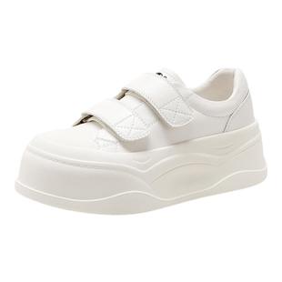 千百度小白鞋女新款真皮增高松糕休闲百搭纯色魔术贴女鞋厚底板鞋