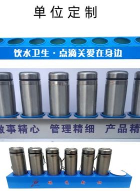 会议室值班室桌面绿色标语水杯盒摆放蓝色消防架红放置救援保温杯