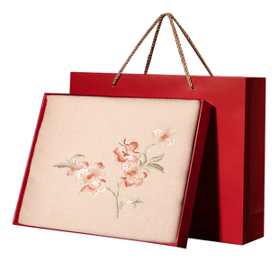 羊毛围巾女秋冬时尚高级感送妈妈生日礼物旗袍披肩外搭围脖礼盒装