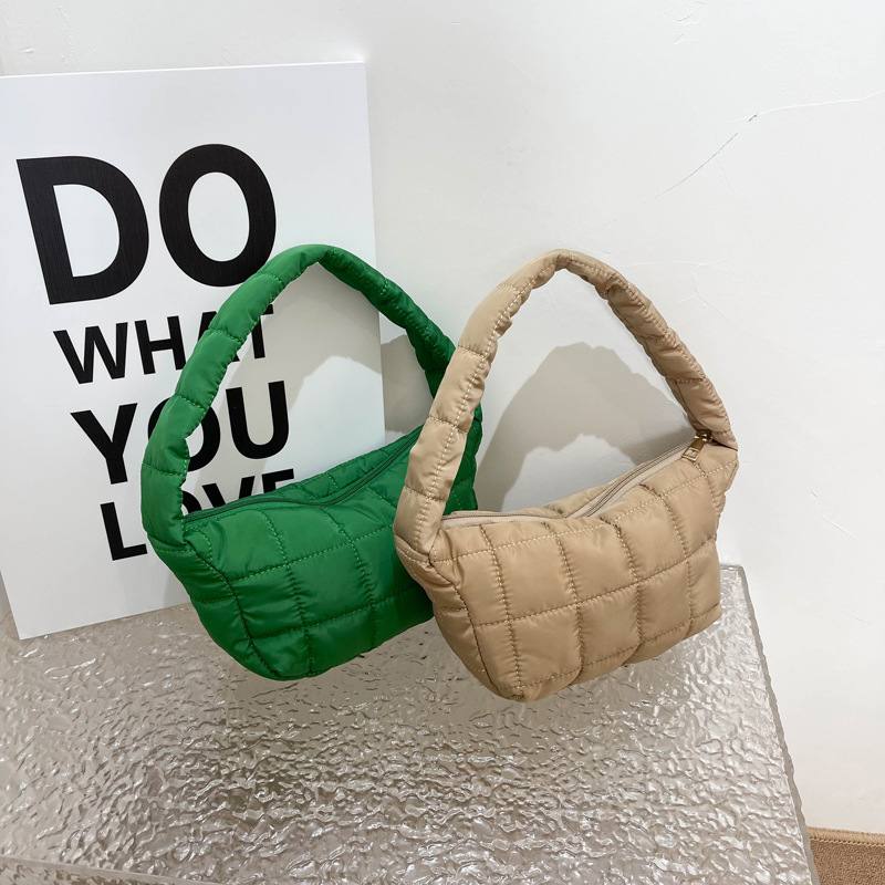 新品 棉服小包包2023夏天新款方格绣线腋下包羽绒服简约纯色复古