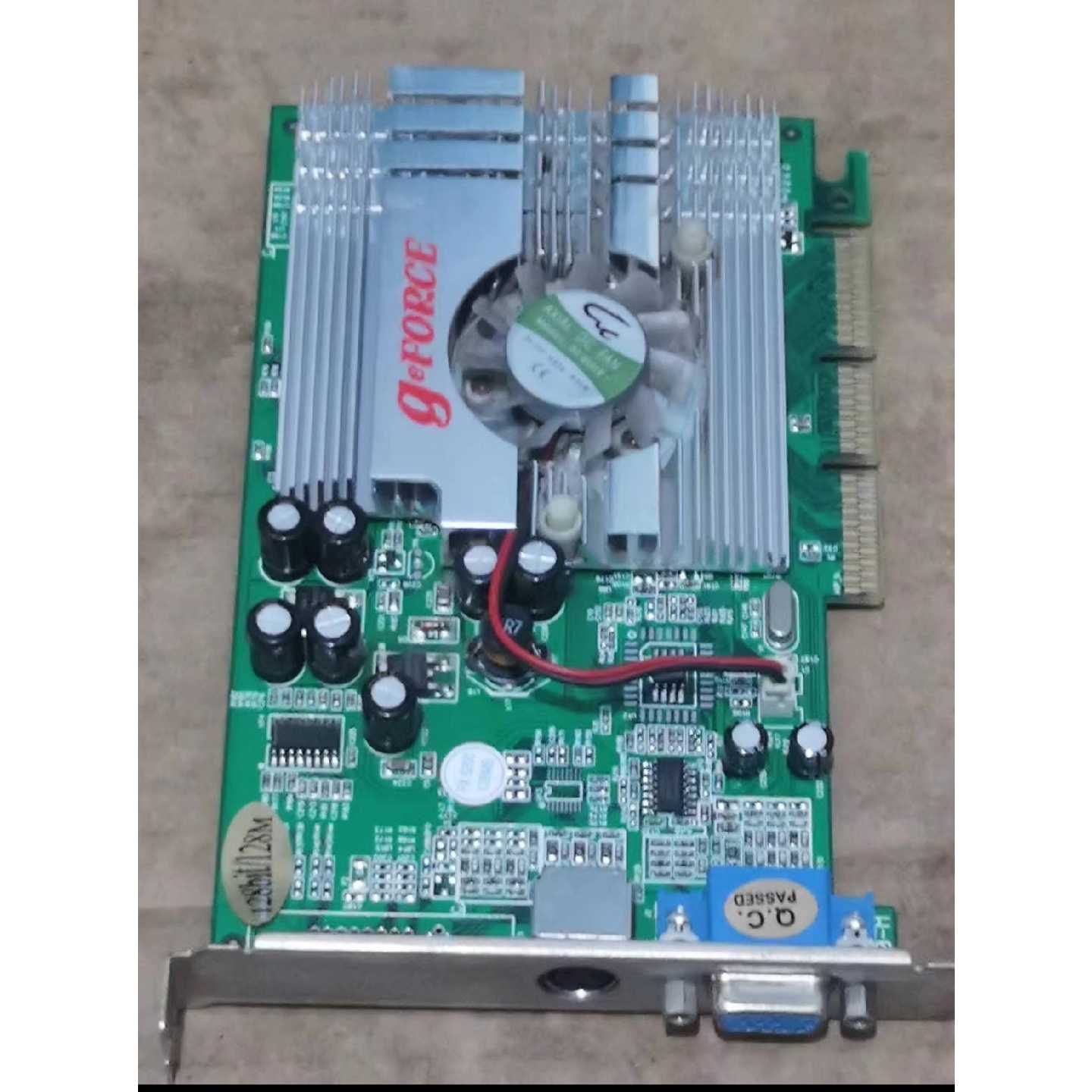 议价FX5200,128MB,128bⅰt,工控显卡,功能完好。