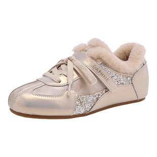 Daphne/达芙妮女鞋加绒德训鞋2025冬季新款保暖毛毛鞋百搭休闲鞋