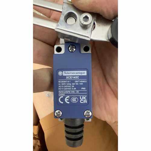 议价全新施耐de行程限位开关XCE145CXCE102XCE1
