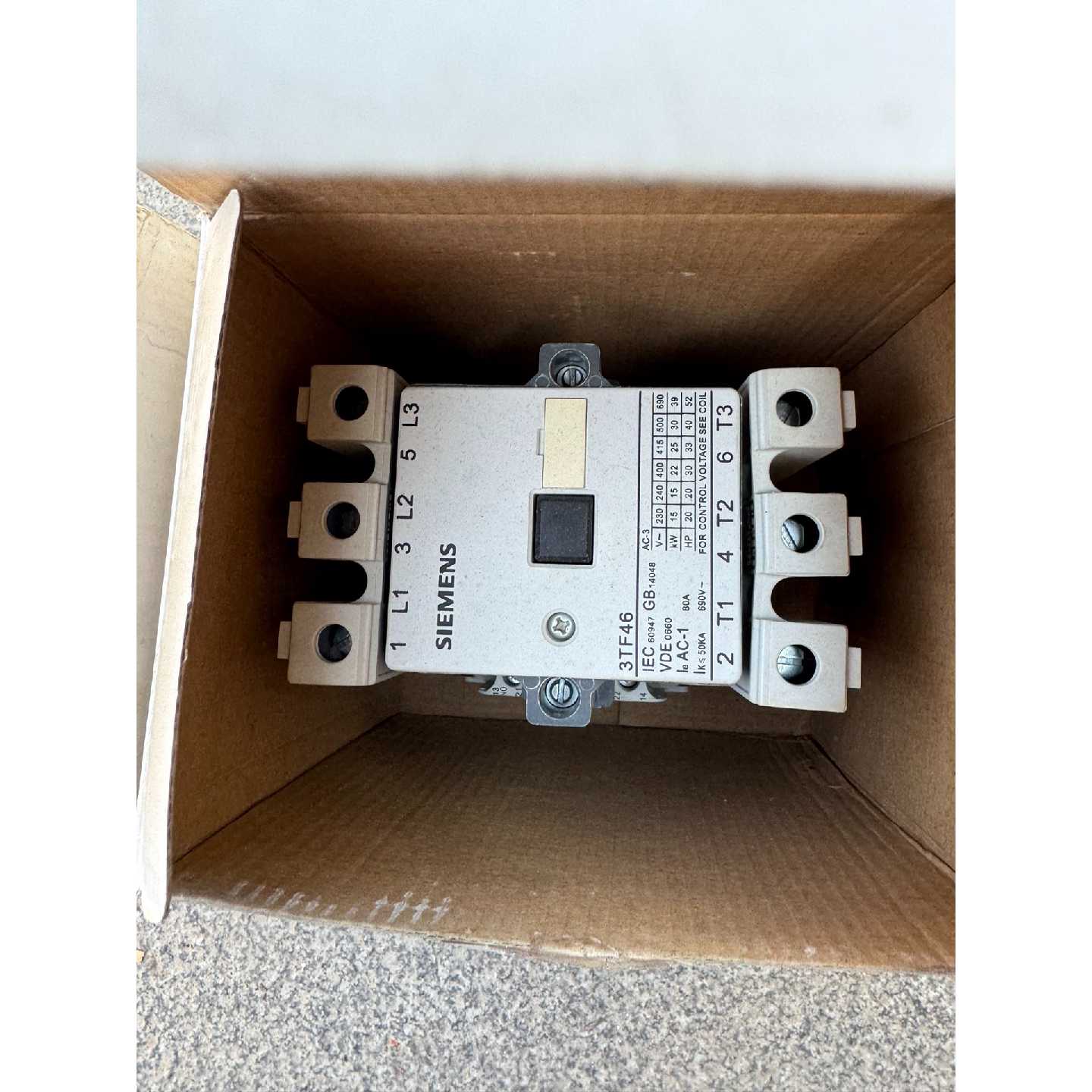 议价西门子接触器3TF4622-0XM0 ，全新备件，实物拍摄。
