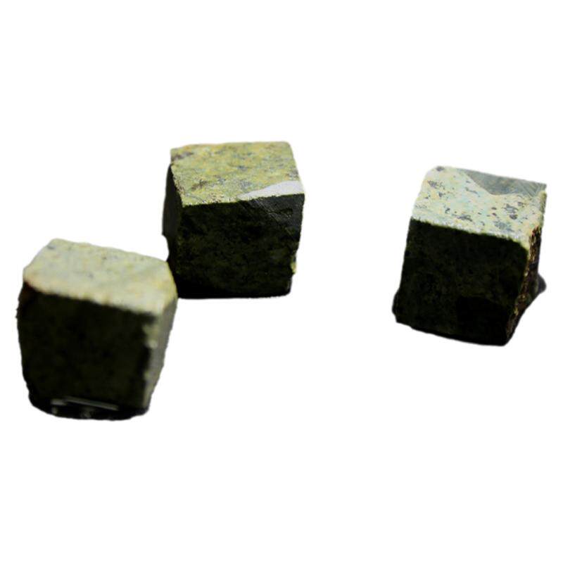 新疆五彩湾绿天宝切块茶石硅碳晶绿角砾能量石泡茶煮饭石泡酒方块