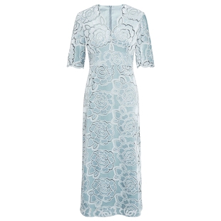 马天奴2026春夏新款浅绿色镂空绣花丝绒连衣裙子V领收腰长裙气质