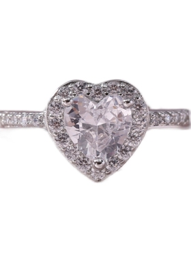 钻戒爱心男女对戒婚礼仪式现场用