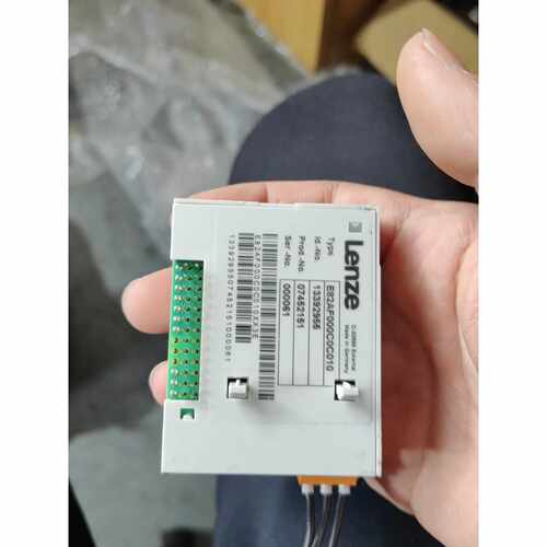议价E82AF000C0C010伦茨IO模块LENZE专用IO维修