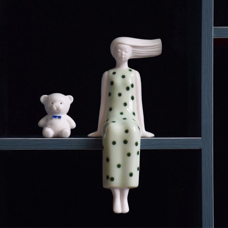 陶瓷女孩摆件客厅家居桌面装饰品摆设人物雕塑艺术坐姿电视柜小