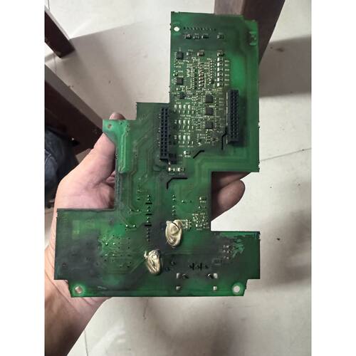 议价三菱变频器主板E54MA7.5C，拆机件，功能正常，上面有油
