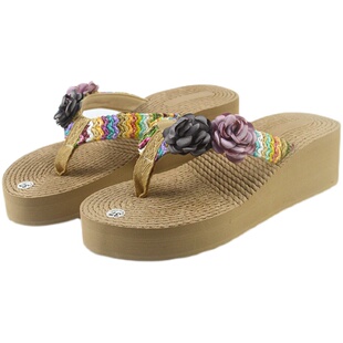 新款花朵仿草编人字拖女外穿夏季海边沙滩防滑厚底夹脚坡跟凉拖鞋