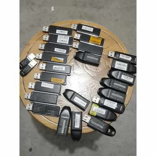 议价U盘功能正常无问题总共15个64G和12个16G总数27个可维修