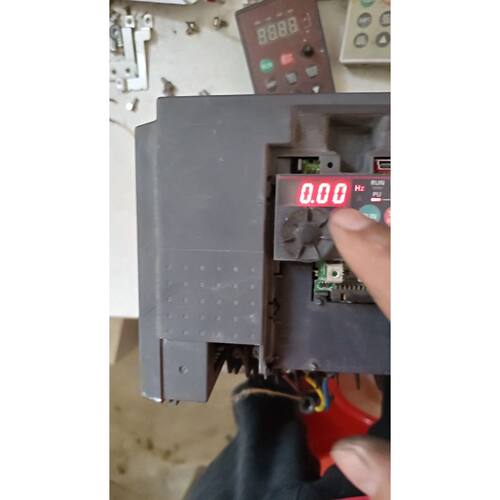 在线议价三菱E740变频器1.5kw 小板一个 外壳免费送 外壳有破