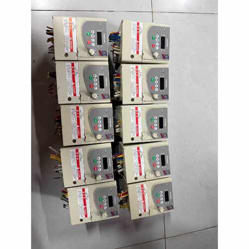 东芝变频器VFS9-2004PM-AN，200V 3相，0.