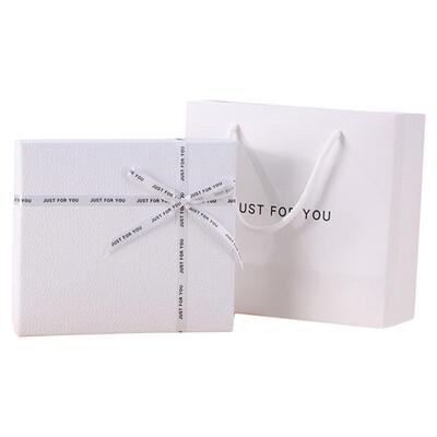 简约白色荔枝纹礼品盒送男友