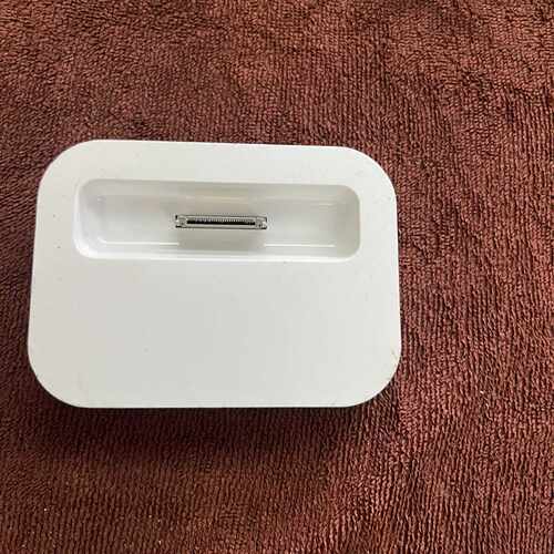 下单前咨询ipod classic ipod  底座 ，成色如图，正常