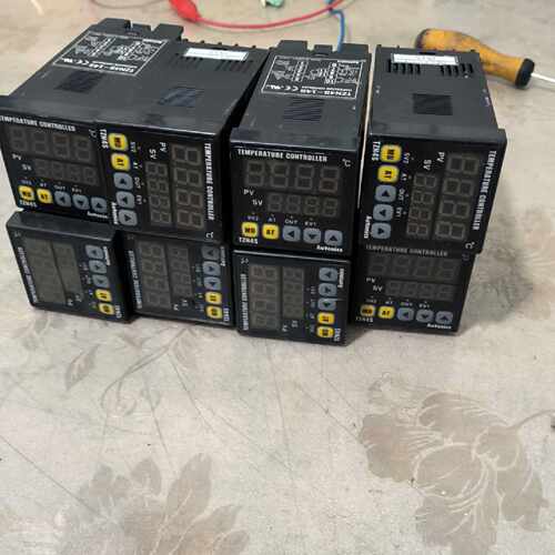 溢价-奥托尼克斯温控器 温控仪TZN4S-14S 实物图有10个，