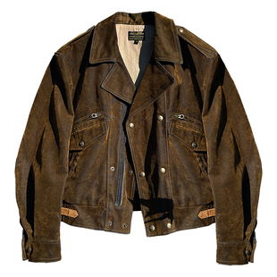 像雾像风又像雨!这是一件特殊材质工艺的港风夹克,上身脱不下来