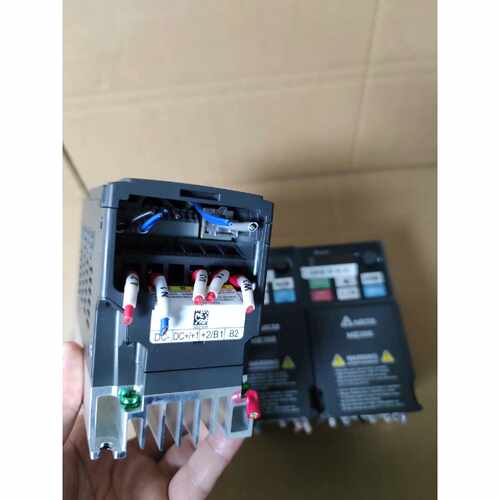 议价拆机台达400W变频器，型号VFD2A8ME21ANNAA，