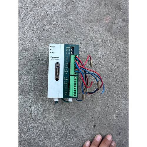 询价下单PLC  FP0-A04V，AFP04121，有轻微使用