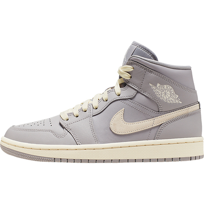 耐克女士复古运动篮球鞋