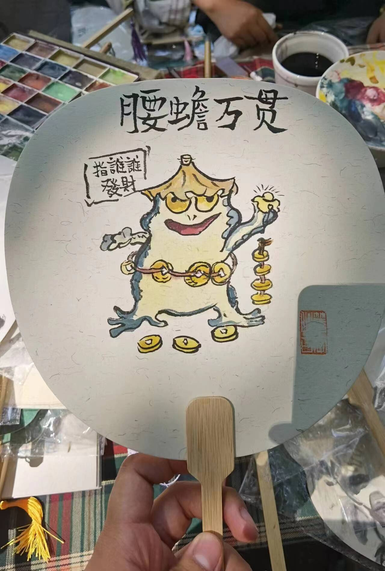 纯手绘八大局扇子八大局团扇八大局卡通扇腰缠万贯八大局扇子