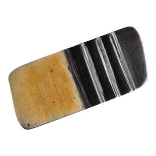 40mmx17mm一颗价格英国T G一边平面烧黄色一边黑色波纹牛角纽扣
