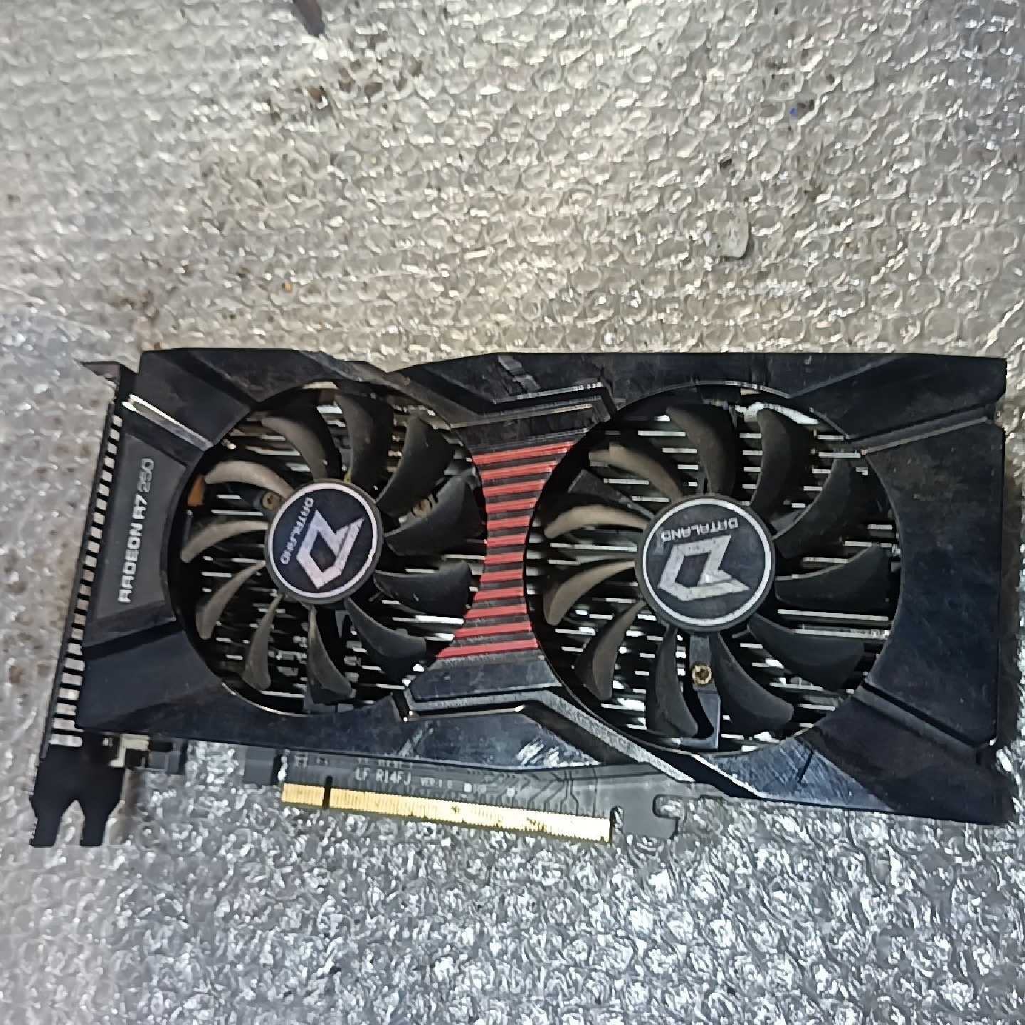 迪兰R7 250 2G，单6P其它元器件