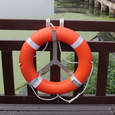 专业船用不锈钢救生圈支架铁质架挂架救生圈存放架子三角挂钩配套