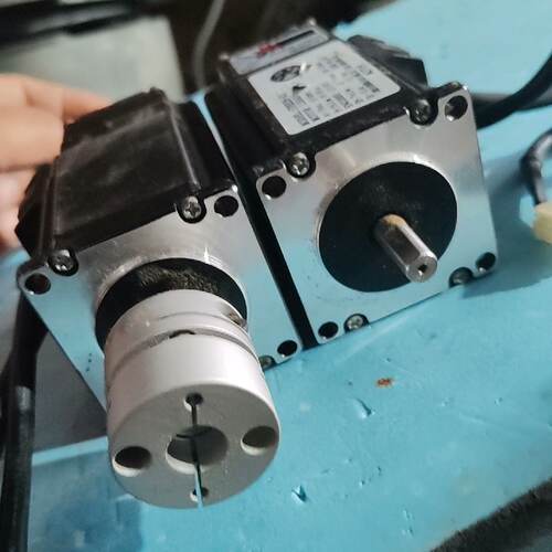【询价】2个57步进电机，57HSE2N-D21，轴8，实物适用