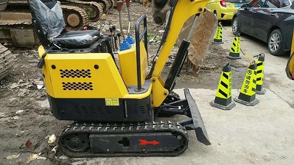 挖茶树挖山药10挖机 挖掘30公分电缆沟用15-18-20挖机顺手