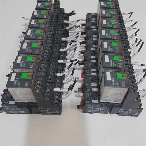 lot of 16 pcs Schneider RXM4AB1B7 , RXZE2S114M