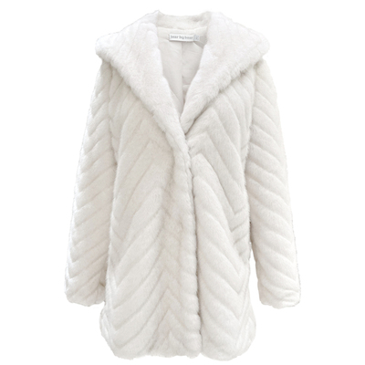 熊熊屋【波纹奶酪】温柔年轻感人字纹连帽廓形仿貂毛皮草外套