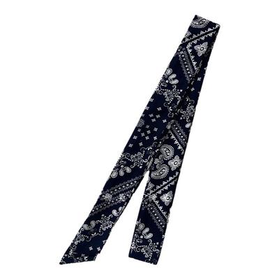 配牛仔裤裙子腰果花设计感